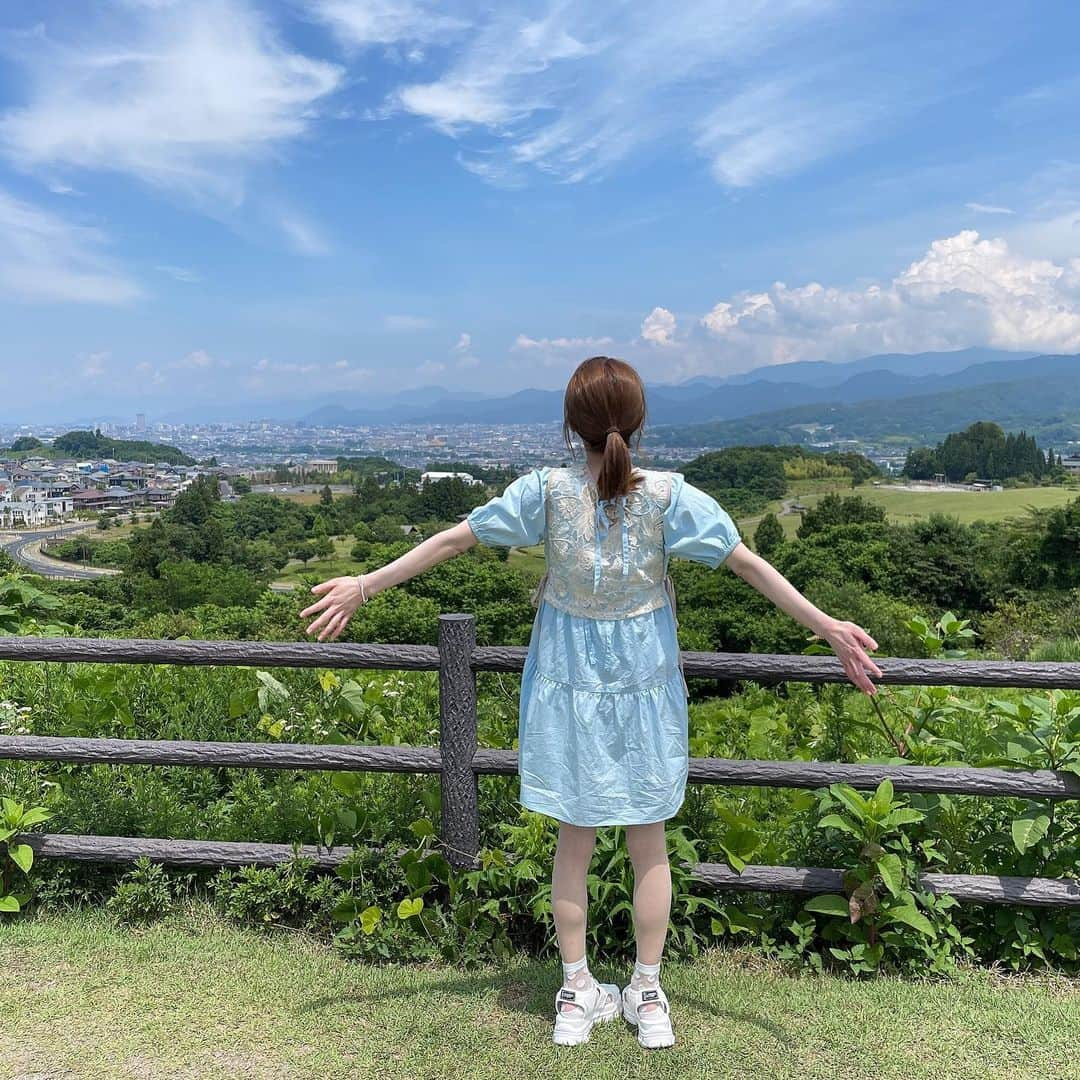 もえのあずきさんのインスタグラム写真 - (もえのあずきInstagram)「山形の冷たい麺🍜おいしい🥰💓  #山形グルメ #山形ラーメン #冷やしラーメン#冷たい麺#テレビ衣装#水色コーデ #デカ盛り#デカ盛りグルメ」8月9日 23時29分 - moeazukitty