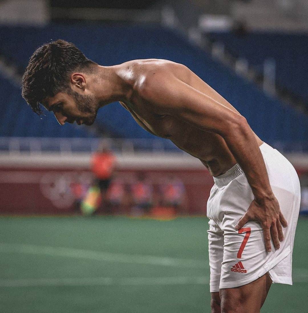 マルコ・アセンシオのインスタグラム：「Ha sido una experiencia irrepetible y que nunca olvidaré. Conseguir una medalla para España y convivir con todo tipo de deportistas ha sido algo único. Gracias a todos los japoneses por el trato que nos habéis dado todo este mes. ARIGATO  It has been an once in a lifetime experience that I will never forget. Winning a medal for Spain and living with every type of athlete has been wonderful. Thank you to all the Japanese for the warm hospitality this month.  ARIGATO  #Tokyo2020」