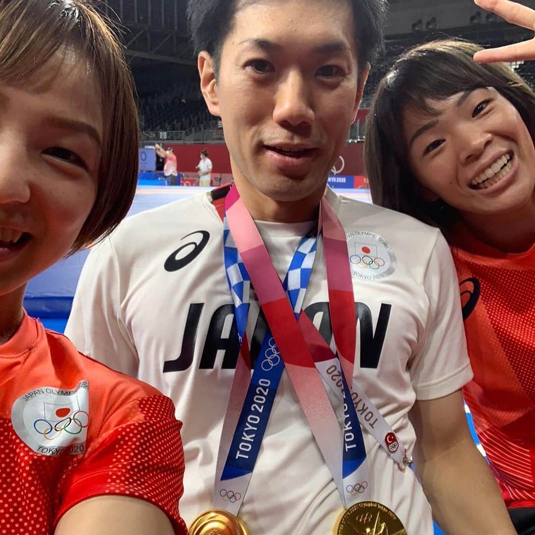 川井梨紗子さんのインスタグラム写真 - (川井梨紗子Instagram)「. 金浜コーチだけでなく、全日本コーチ、スタッフの皆様にも大変大変お世話になりました。(写真を撮れてない人もいます🙏🏻) 私達が金メダルを獲るために、指導だけでなくいろいろな方面からのサポートをしていただきました。感謝しかありません！本当にありがとうございました😊🙏🏻」8月9日 16時41分 - risako_kawai