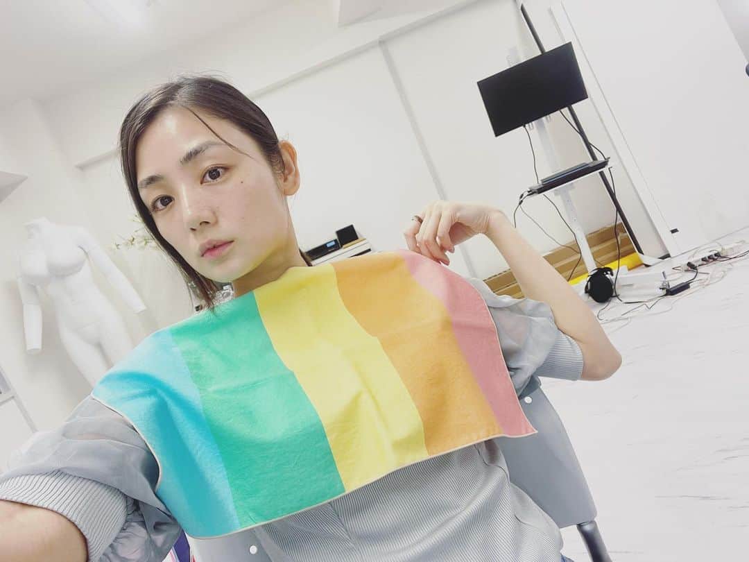 片山萌美のインスタグラム：「♡ ハートクローゼット様のご厚意で パーソナルカラー&骨格診断&顔タイプ診断  の結果を 遅ればせながら書いときます🤍  パーソナルカラーは NO1、イエベ春 NO2、ブルベ夏 骨格はウェーブ 顔診断はフレッシュ  自分の似合う色や形がわかると 役で着る衣装やメイクも たくさんの種類からも選べる気がして 本当に嬉しい診断でした✨  #moemikatayama  #パーソナルカラー #骨格ウェーブ   どすっぴんノーマルカメラ だけど綺麗に撮れた✌︎笑」