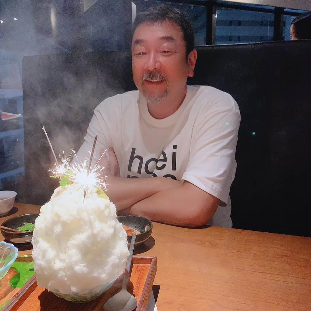 湯浅洋さんのインスタグラム写真 - (湯浅洋Instagram)「もうお誕生日という歳ではありませんが、本日で59歳になりました。 もう少しだけ頑張ります😊 沢山の方々にお世話になり感謝です。 #お誕生日」8月9日 17時05分 - 164yuasa