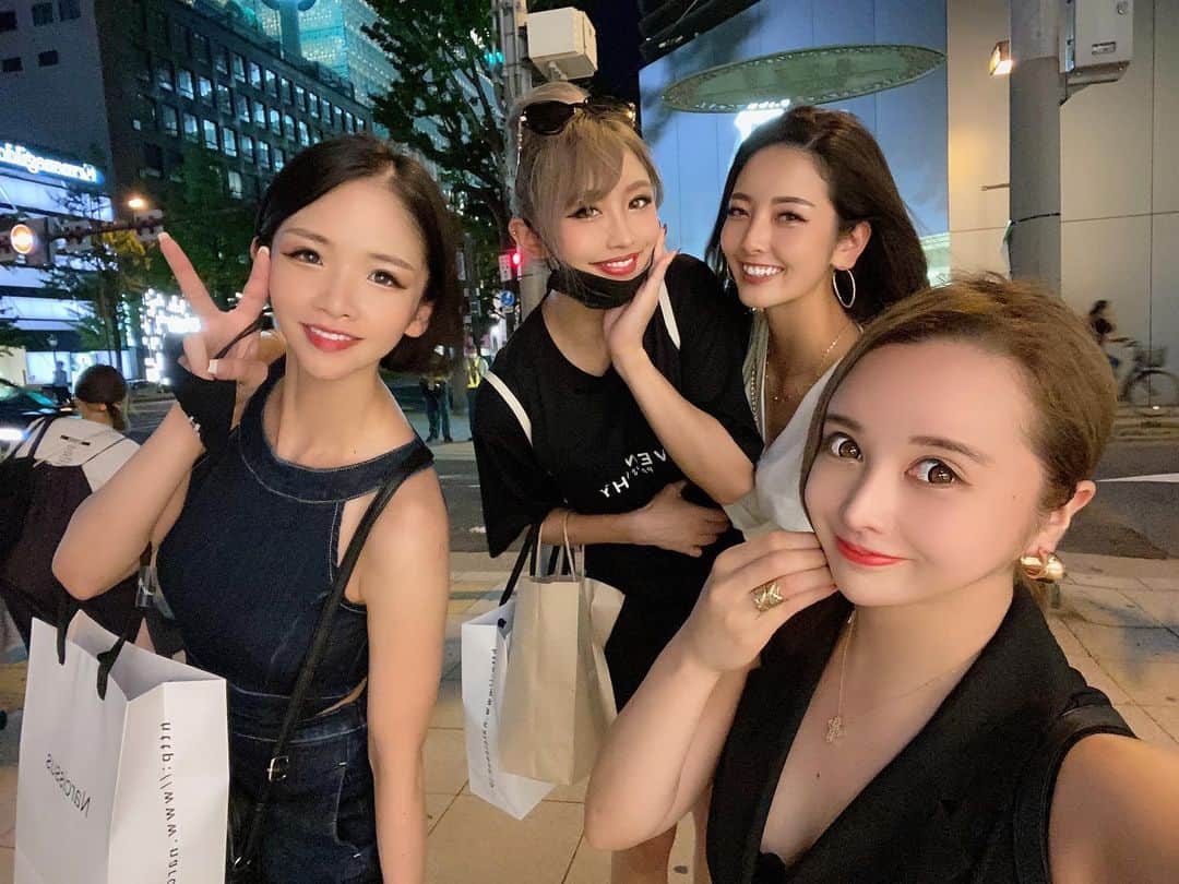 KIKIのインスタグラム：「大阪と淡路島  卒業してもちょくちょく遊んでくれて😽💓今回もてぃふぁいなかったらこんな写真残ってないありがと🎶  #大阪#淡路島#海#ビキニ」