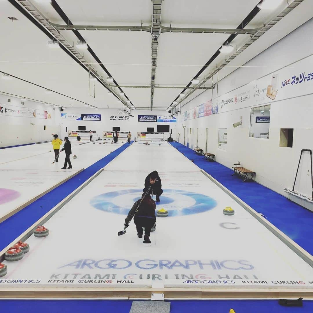 近江谷杏菜さんのインスタグラム写真 - (近江谷杏菜Instagram)「🥌🥌🥌  アルゴグラフィックスカップCUPは 残念ながら中止となってしまいましたが 北見市や施設の皆様から多大なご協力をいただきながら、 充実した合宿をすることができました。 ありがとうございました🙇‍♀️  大会か無くなってしまった分、 基礎練習がたくさんできる！ トレーニングができる！ ミーティングができる！  明日がどうなるかわからない状況の中でも ベストと思える毎日を繰り返していくこと✨ この１年で学ばせてもらいました😊  また明日も 出来ること に目を向けながら頑張りましょう✨✨  #カーリング #curling #北見市 #アルゴグラフィックス #北海道銀行フォルティウス」8月9日 18時24分 - annaohmiya12