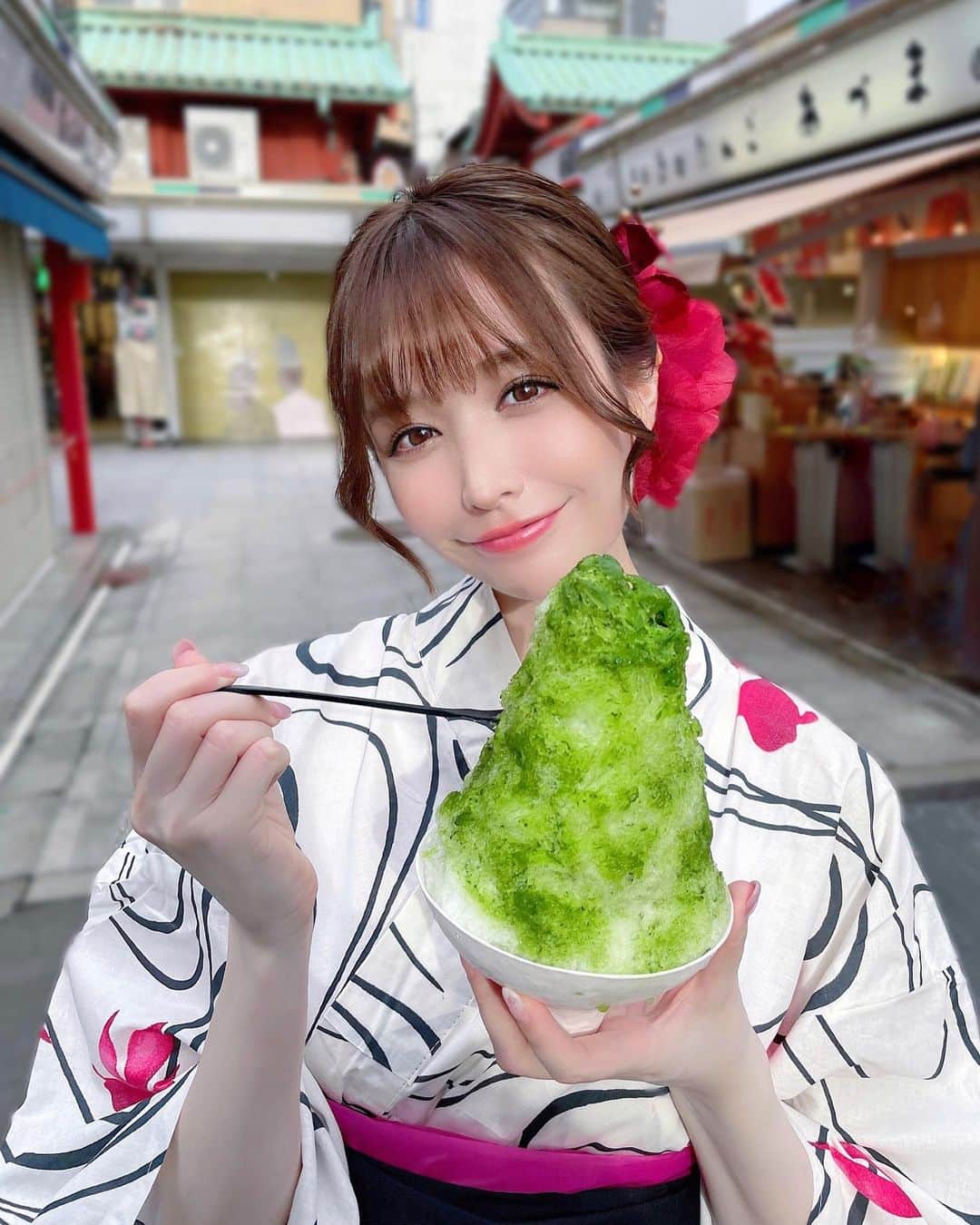 吉見衣世のインスタグラム：「この前の浴衣の写真🍉💓  沢山写真あるからちょこちょこファンサイトとストーリーに載せるね☺️  #浴衣#浅草#押上#スカイツリー#かき氷#すき焼き#抹茶」