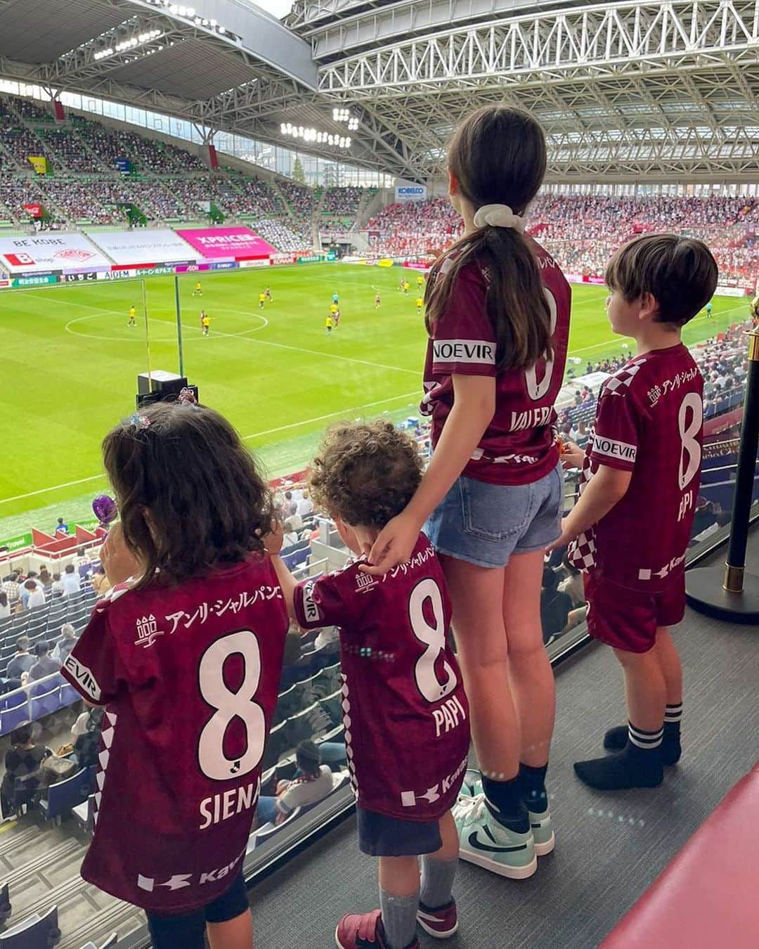 アンナ・オルティス（イニエスタの妻）のインスタグラム：「Siempre contigo, @andresiniesta8 ❤️⚽️  ずっとそばに, @andresiniesta8 ❤️⚽️」