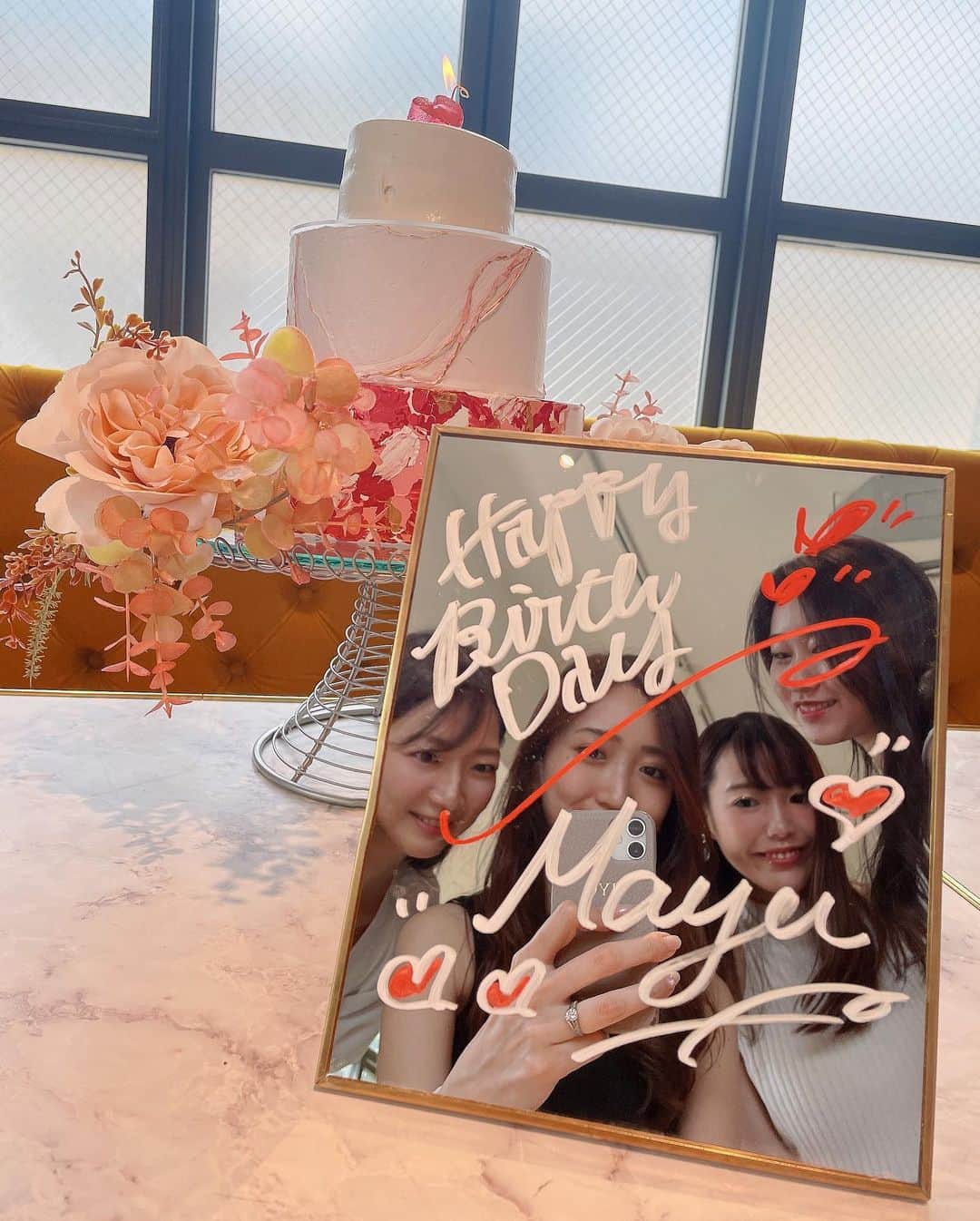 曲渕伊代のインスタグラム：「Happy Birthday Mayu💓 じれまいと可愛すぎる空間🥰 パンに付いてたトリュフバターが美味しくて 売ってたら買いたいな〜って話してたら まさかのお土産でくれたの🥲 春か秋にまた行きたいお店🌟」