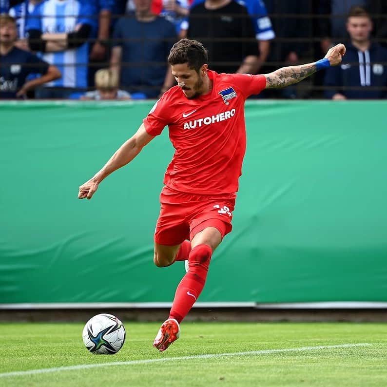 ステヴァン・ヨヴェティッチのインスタグラム：「#SVMeppenHBSC 0-1 💪🏼🔵⚪️ @dfb_pokal @herthabsc #HaHoHe」