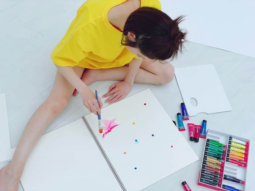 若月佑美さんのインスタグラム写真 - (若月佑美Instagram)「. oekaki🎨 . #黄色  #アンドチョコレート  #若月佑美」8月9日 19時25分 - yumi_wakatsuki_official