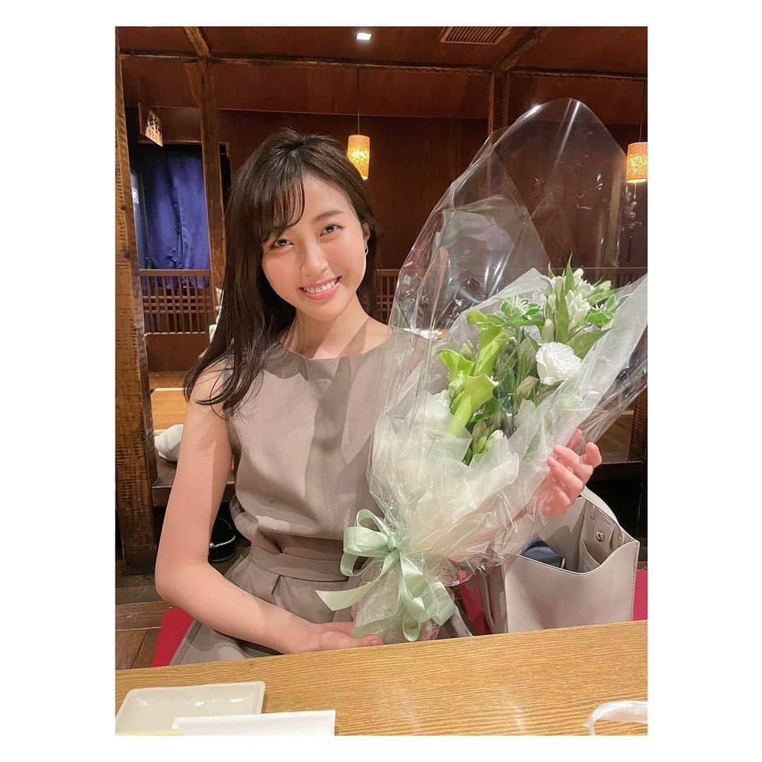 中野優香さんのインスタグラム写真 - (中野優香Instagram)「りなさんとご飯✨  誕生日だからとこんなに素敵なお花まで💐😭  お仕事の話からくだらない話まで ほんとに毎回笑いすぎて🤣  本当に素敵な先輩 ありがとうございます🥺  #韓国料理#タル家#恵比寿#誕生日」8月9日 20時32分 - yuuka._.nakano