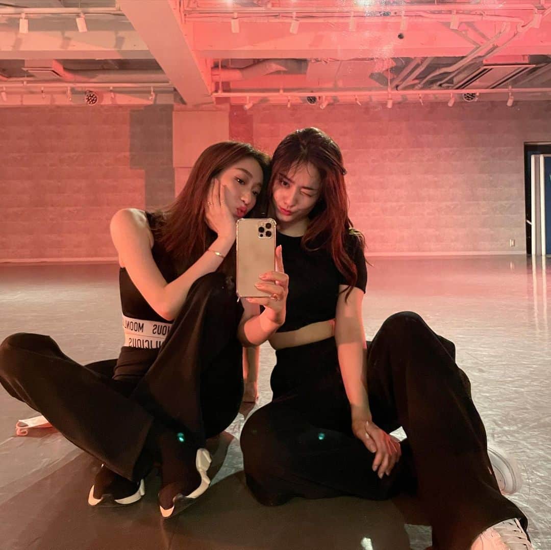 Ruuのインスタグラム：「Mariaちゃんとダンス💃🏻💃🏻❤️‍🔥 Happy溢れてて本当に大好き😆❤︎ @mariaaaa728 見てね〜👯‍♀️!!✨」