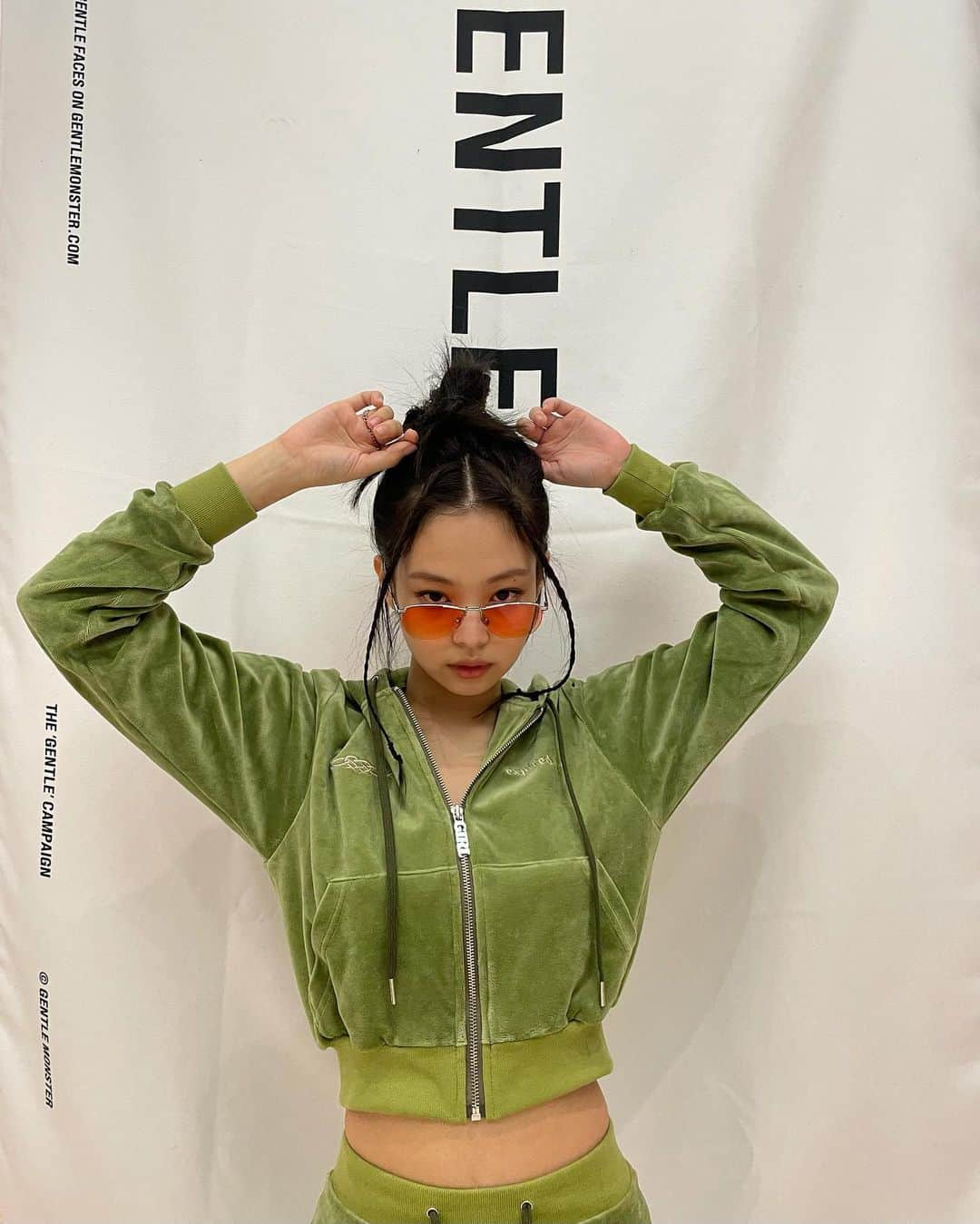 ジェニーさんのインスタグラム写真 - (ジェニーInstagram)「Do you're own blanket photoshoot and tag #GENTLECAMPAIGN #GentleMonster  #GentleMonsterOptical」8月9日 21時59分 - jennierubyjane