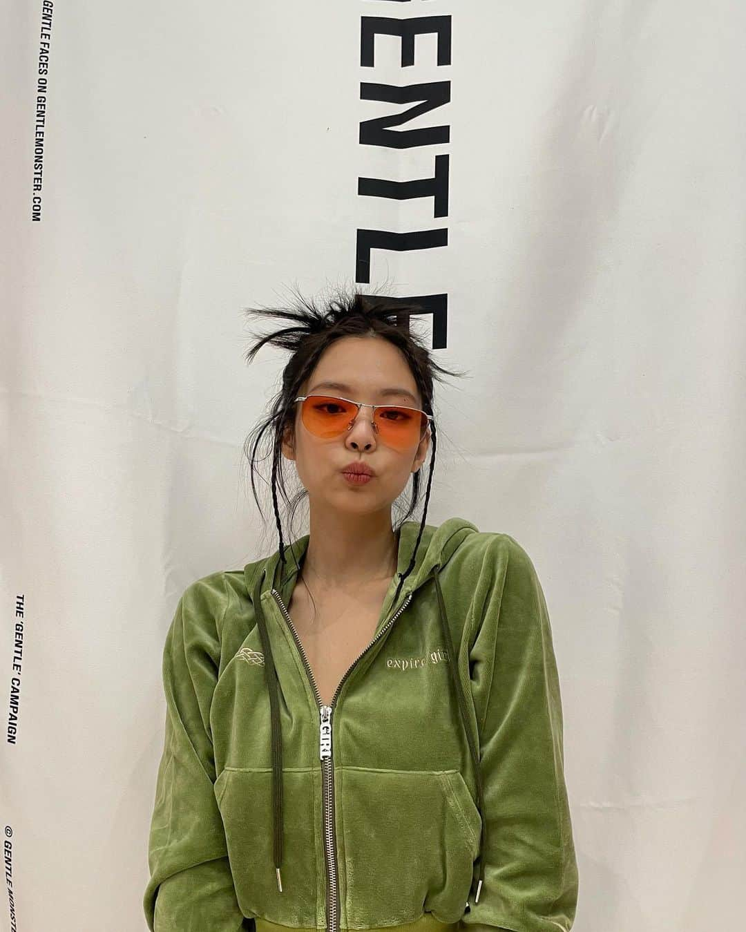 ジェニーさんのインスタグラム写真 - (ジェニーInstagram)「Do you're own blanket photoshoot and tag #GENTLECAMPAIGN #GentleMonster  #GentleMonsterOptical」8月9日 21時59分 - jennierubyjane