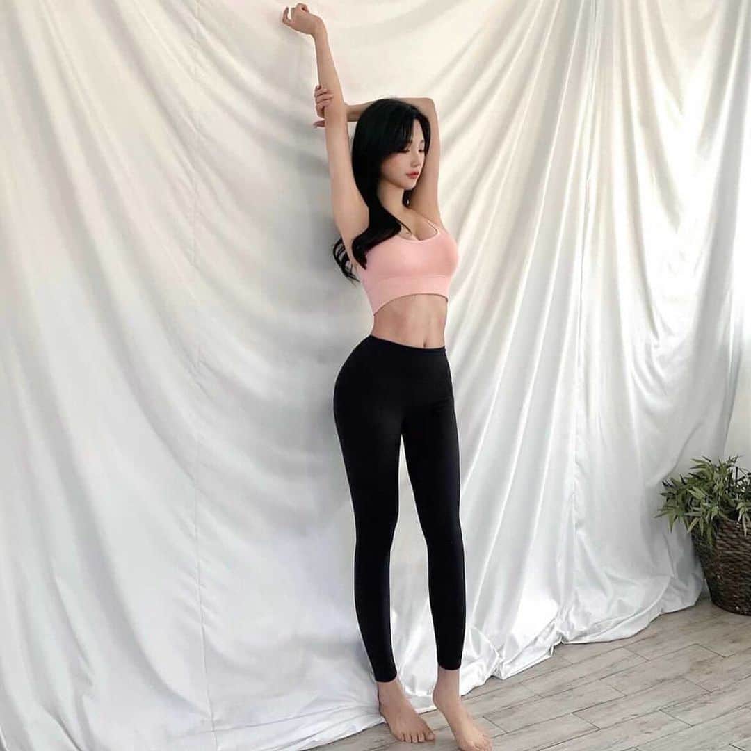 BodyON Koreaさんのインスタグラム写真 - (BodyON KoreaInstagram)「🔥생각과 삶이 멋진 #운동 피플들을 @바디온코리아는 항상 응원합니다!👏 | | @simgaram 👍😎💕 | | 💌자신 or 주변 지인 중에 짐패션 핫피플 계시면 DM 보내주세요 👍 | | #거울샷 #셀카 #몸매스타그램 #몸매자랑 #body #weightloss #daily #deit #mask #seoul #한국 #미녀 #leggings #bratop #sexy #청담 #헬스 #웨이트 #피트니스 #휘트니스 #트레이너 #눈바디그램 #바디프로필 #바디체크 #헬스남 #헬스녀 #운동자극」8月9日 22時03分 - bodyonkorea