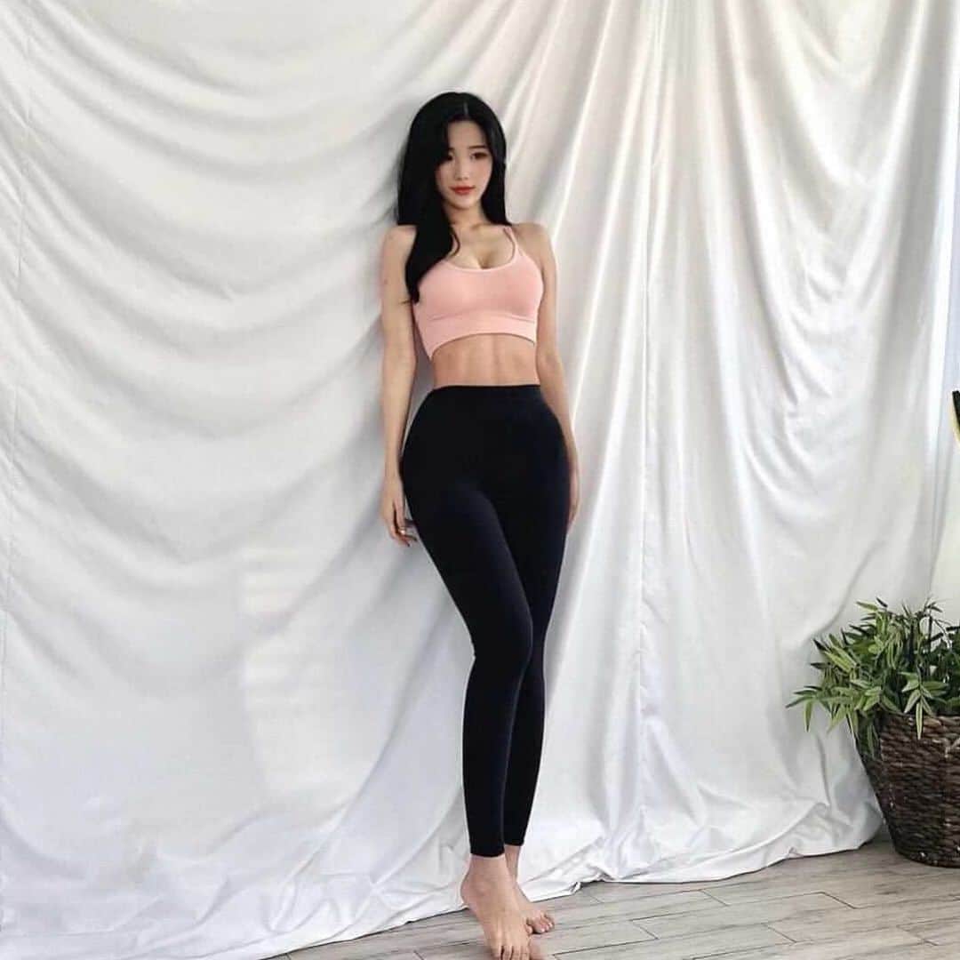 BodyON Koreaさんのインスタグラム写真 - (BodyON KoreaInstagram)「🔥생각과 삶이 멋진 #운동 피플들을 @바디온코리아는 항상 응원합니다!👏 | | @simgaram 👍😎💕 | | 💌자신 or 주변 지인 중에 짐패션 핫피플 계시면 DM 보내주세요 👍 | | #거울샷 #셀카 #몸매스타그램 #몸매자랑 #body #weightloss #daily #deit #mask #seoul #한국 #미녀 #leggings #bratop #sexy #청담 #헬스 #웨이트 #피트니스 #휘트니스 #트레이너 #눈바디그램 #바디프로필 #바디체크 #헬스남 #헬스녀 #운동자극」8月9日 22時03分 - bodyonkorea