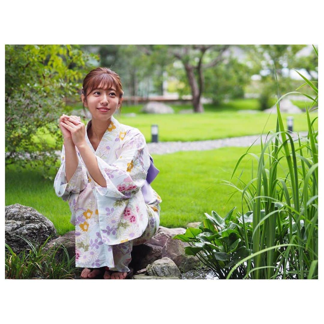 のインスタグラム：「🎐 . #FLASH オフショットラスト🦭 最後は夏らしい浴衣で👘 . この浴衣だけ唯一私物です！ back numberが大好きなんですが 「#わたがし」という曲に出てくる 水色に花びらの浴衣がこの世で1番〜〜 に憧れて2年探して見つけたお気に入りのもの🤣💕 . 新社屋の中庭にとても映えました✨ 毎日オフショット投稿に お付き合いいただきありがとうございました！ あすからはニュースパ宜しくお願いします⭐️ . #週刊誌 #週刊flash #グラビア #撮影 #浴衣 #夏 #夏コーデ #夏祭り #庭園 #中庭 #涼 #backnumber」