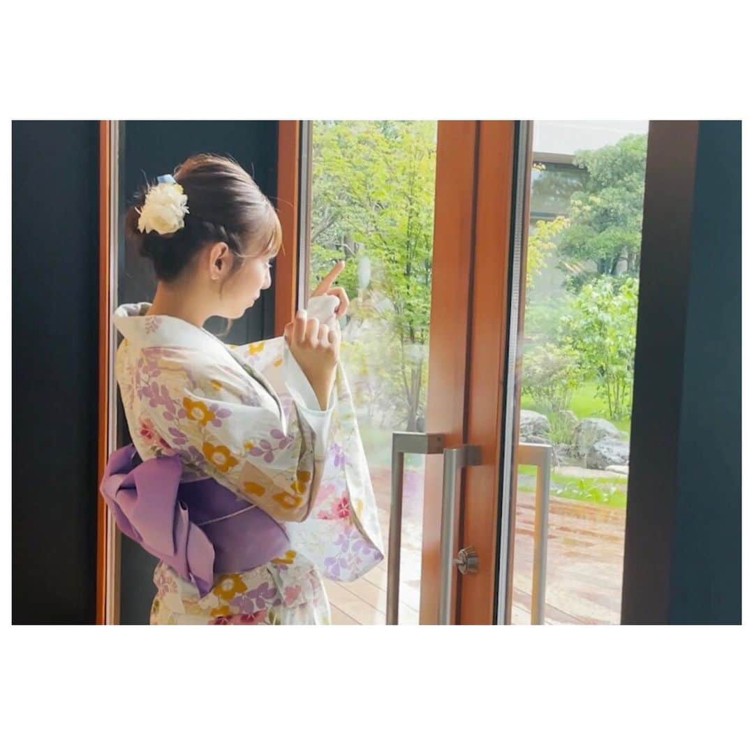 白戸ゆめのさんのインスタグラム写真 - (白戸ゆめのInstagram)「🎐 . #FLASH オフショットラスト🦭 最後は夏らしい浴衣で👘 . この浴衣だけ唯一私物です！ back numberが大好きなんですが 「#わたがし」という曲に出てくる 水色に花びらの浴衣がこの世で1番〜〜 に憧れて2年探して見つけたお気に入りのもの🤣💕 . 新社屋の中庭にとても映えました✨ 毎日オフショット投稿に お付き合いいただきありがとうございました！ あすからはニュースパ宜しくお願いします⭐️ . #週刊誌 #週刊flash #グラビア #撮影 #浴衣 #夏 #夏コーデ #夏祭り #庭園 #中庭 #涼 #backnumber」8月9日 22時12分 - yumeno.s_