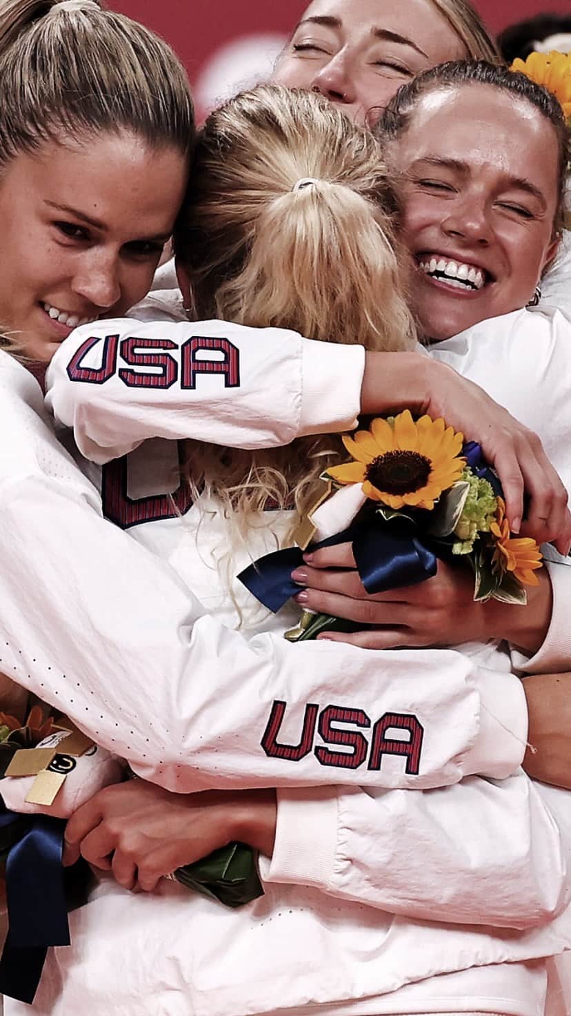 ケルシー・ロビンソンのインスタグラム：「And that’s a wrap #tokyo2020 🇺🇸🥇  #olympics #volleyball #reels」