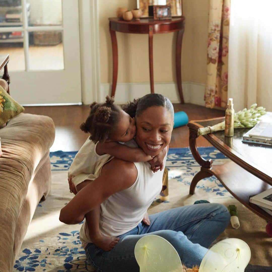 アリソン・フェリックスのインスタグラム：「Every mom has a legacy in the making – mine is my daughter Camryn. As an Olympic Athlete, activist and mom, my legacy is more than medals – it’s changing the world for my daughter and every daughter out there. #whatsyourlegacy」