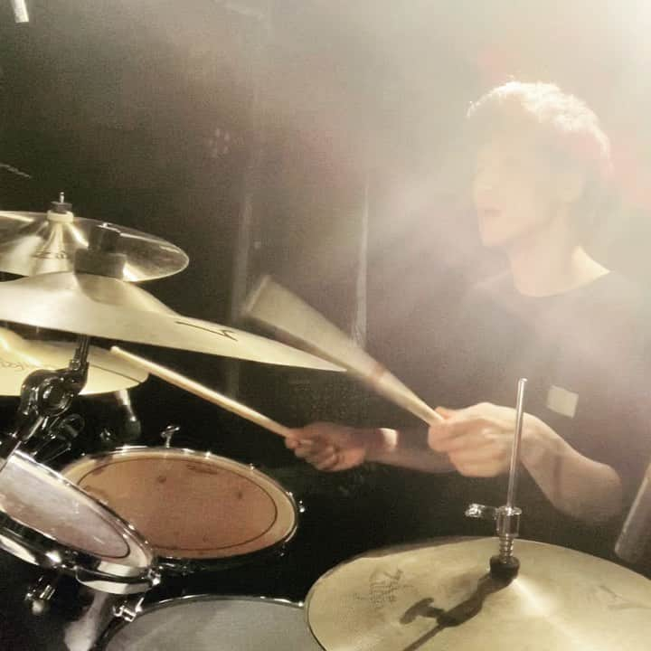 マスダシンのインスタグラム：「techmoris@20210808渋谷LUSH  SUNという曲です #drums #techmoris #雄叫びは気合」