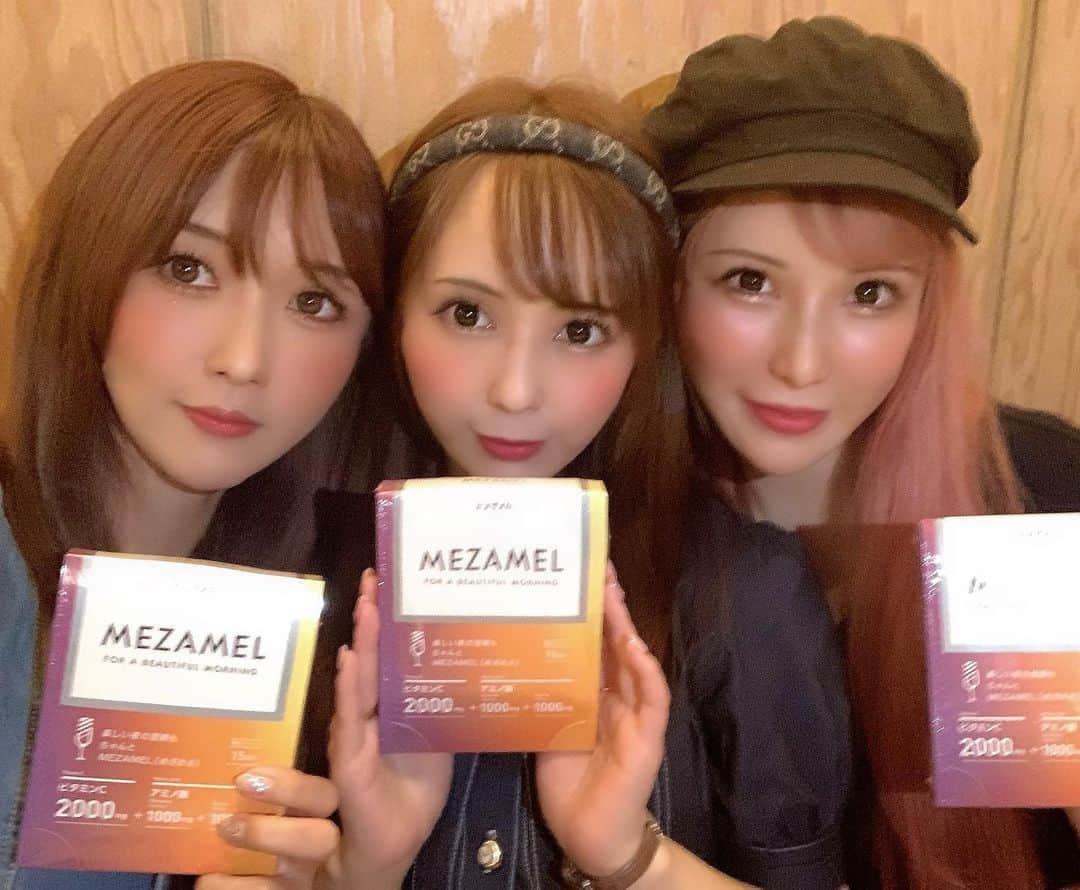 大槻ひびきさんのインスタグラム写真 - (大槻ひびきInstagram)「3人でご飯行ってきた😊 ノンアルコールで 女子会だよ🌸  お店は ITAEWON BOWLS&WINE 西麻布さん🌸 冷麺風お蕎麦や チキンスープなど どれも美味しかったー🥳  あと今回集まった理由がもう一つ。 最近お酒飲む機会あまり無いけど 実は私達お酒弱い3人組なんだよね🤣  そんな私が愛用してるサプリ MEZAMEL😊 @mezamel_official  お酒の前と、寝る前に飲むと 翌日体調スッキリ✨ ビタミンなど体に良いものでできてるから お酒飲まない日に飲んでもオケ😊  お酒弱くて美意識高めの2人には このサプリが必要だ！ と思って 今日集まったのでした🥰  #beauty #azabu #nishiazabu #mezamel」8月10日 1時26分 - yanhibi0221