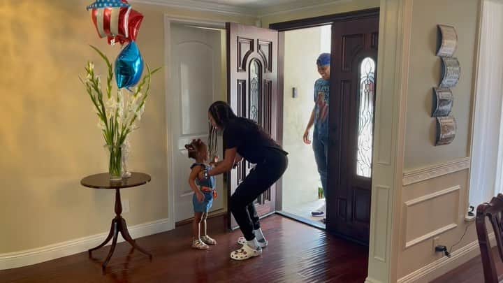アリソン・フェリックスのインスタグラム：「Home💕」