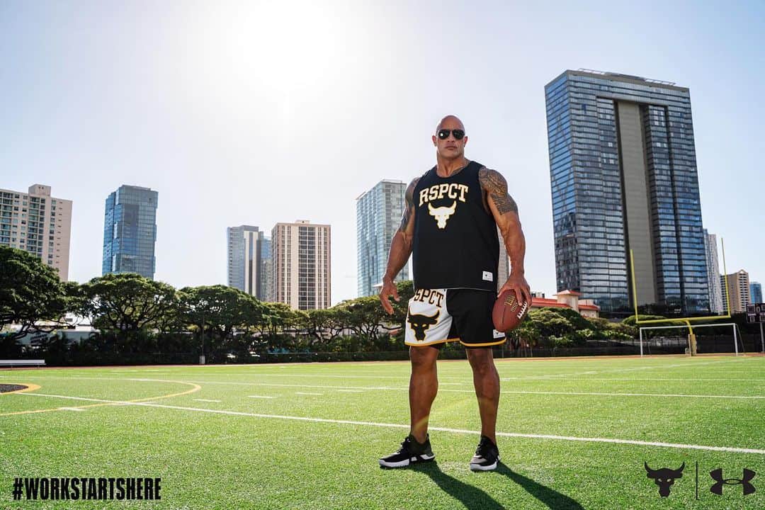 ドウェイン・ジョンソンのインスタグラム：「*Link to buy new collection in bio*.  👆🏾🔥👆🏾  🏈🔥🔥 RSPCT 🔥🔥🏈  I went back to my ROOTS for inspiration for my new @projectrock @underarmour training/football gear drop.   Where it all started for me as a 14yr old hungry, scrappy kid.   Where I first put my dinosaur hands in the dirt.   Where my hands got scarred up and callused.   McKinley High School football field and weight room.   Honolulu, Hawaii 🌺 🌊💪🏾  * Grateful to see the 🔥 pieces of the collection 💯 SOLD OUT with a few cool items left so get a jump on it!!!   Order now and enjoy the gear!!!!   #projectrock #underarmour  #workstartshere #RSPCT  * LINK UP TOP 👆🏾」