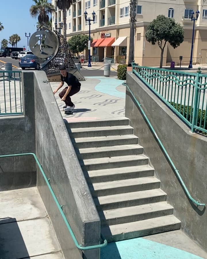ジェイク・イラーディのインスタグラム：「Quick pull up to O-Side Hubba 🌊」