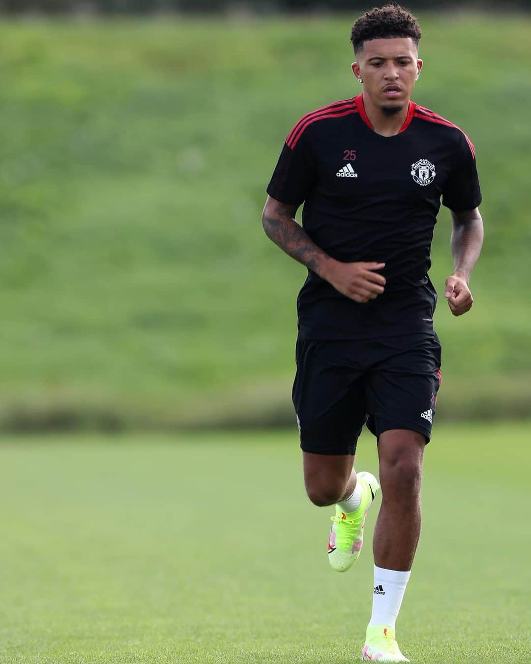 のインスタグラム：「1st training session complete. ✅🥶 @manchesterunited」
