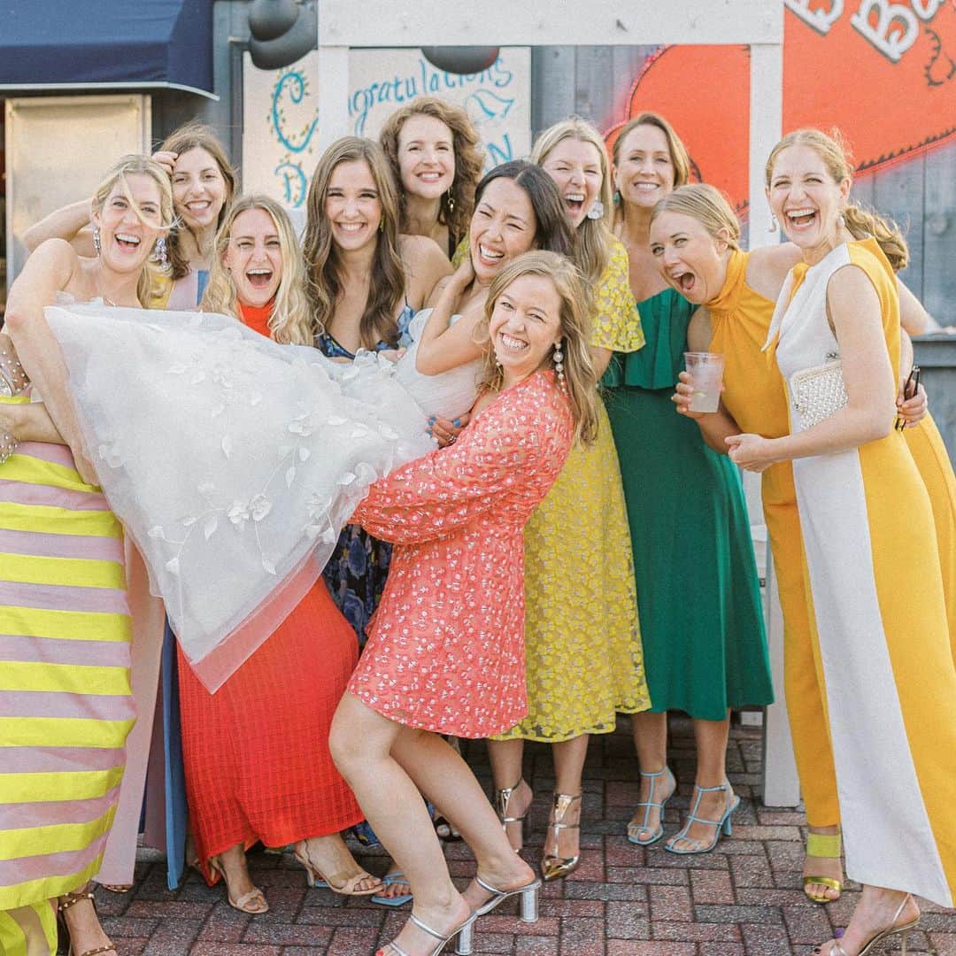 レラローズのインスタグラム：「Lela Ladies night out! Our team loved celebrating the marriage of one of our very own, @demiichang, over the weekend… of course in head to toe Lela 🧡💗💛 📸: @jeanie_jang」