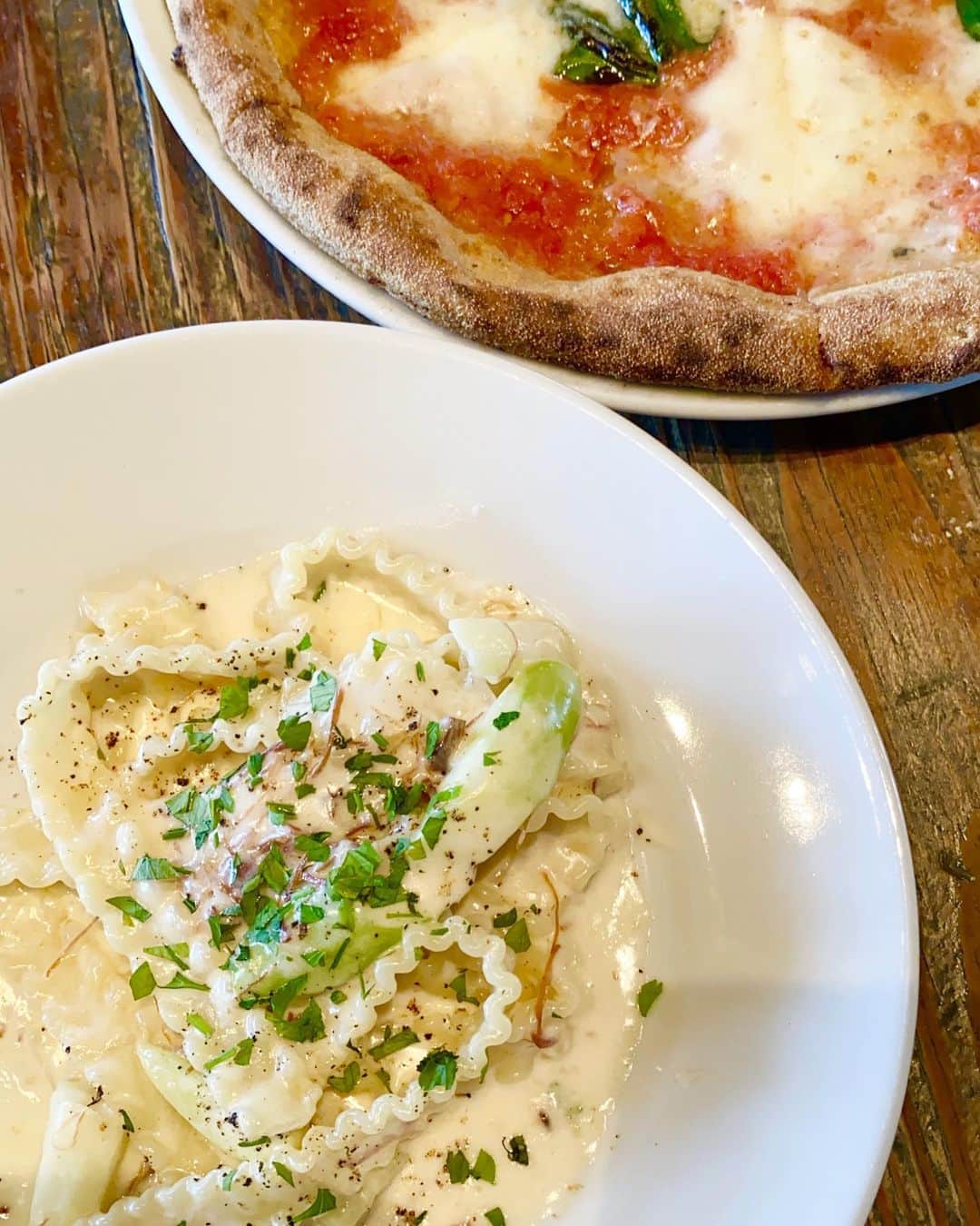 𝐀𝐬𝐚𝐤𝐮𝐫𝐚𝐌𝐢𝐰𝐚 のインスタグラム：「🍕 パスタの形がかわいかった🤍 マルゲリータ最高♪ . . #pizzeriacantera #cantera #pizza #pizzalover #pasta #pastalover  #pizzamargherita #lunch #dinner #cafe #cafeterrace #ピッツェリアカンテラ #ピザ #パスタ #イタリアン #カフェ #テラス #マルゲリータ #原宿 #原宿グルメ」