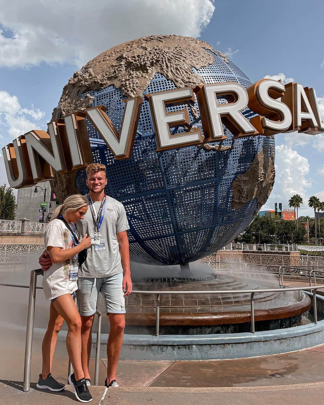 ミカイラ・スキナーさんのインスタグラム写真 - (ミカイラ・スキナーInstagram)「Our first vacation in two years! I could get used to this life! Thanks Universal Studios for making our dreams come true🌎🍻」8月10日 10時22分 - mykaylaskinner2016