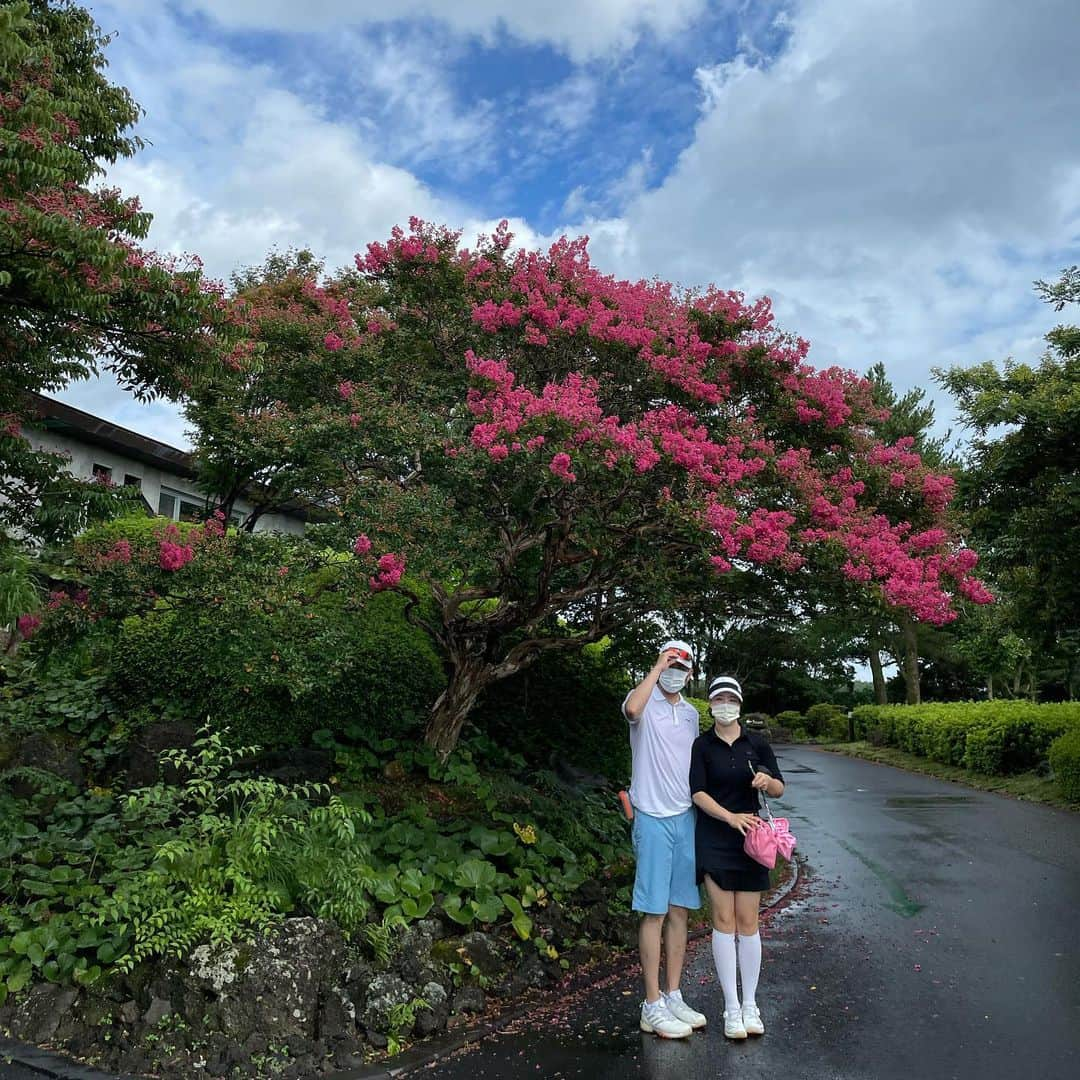 イ・ボミさんのインスタグラム写真 - (イ・ボミInstagram)「- 아이언을 나보다 잘치는 듯🤣 부부동반 라운드 너무 잼나요💚 @suhyun_lee88 @great8300」8月10日 10時40分 - bomee.lee