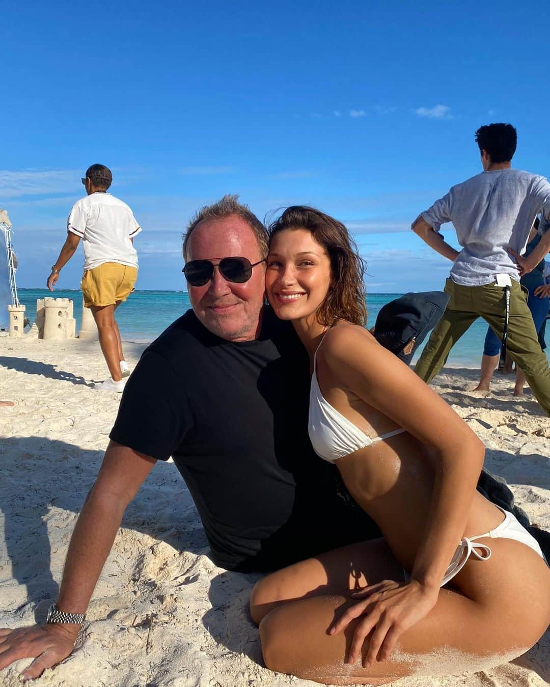 ベラ・ハディッドさんのインスタグラム写真 - (ベラ・ハディッドInstagram)「Happy Birthday @michaelkors . I adore you! Thank you for everything xxx」8月10日 10時55分 - bellahadid