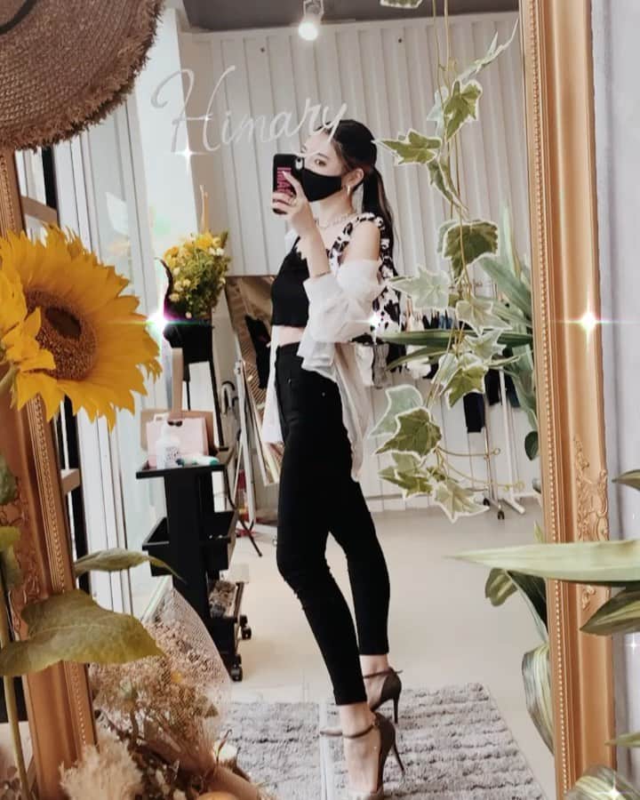 のインスタグラム：「. @himary_official の映えスポットで🌻  🐄🤍🖤 . . #ootd #モノトーン #モノトーンコーデ」
