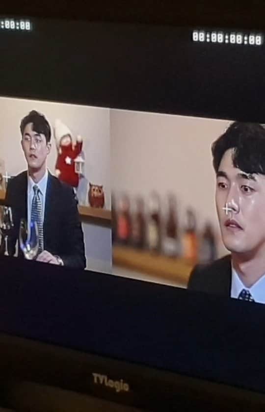 キム・ホチャンのインスタグラム：「. . . #드라마촬영중🎥  filming a drama   #멜로씬  #이번에는정극연기~♡」