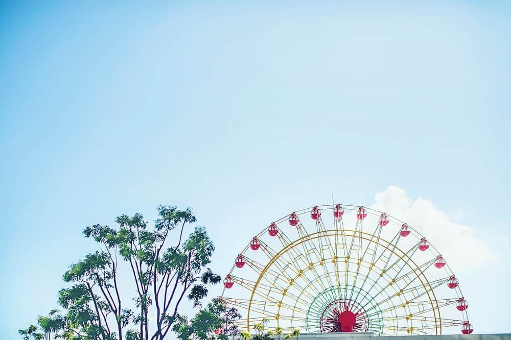 神戸メリケンパークオリエンタルホテル【公式】さんのインスタグラム写真 - (神戸メリケンパークオリエンタルホテル【公式】Instagram)「夏空の下、 潮風を感じながら散歩していると  神戸らしい港町の景色や 新しい発見に出会えるのが楽しみのひとつ。  #神戸メリケンパークオリエンタルホテル #神戸メリケンオリエンタルホテル #メリケンパークオリエンタルホテル #メリケンオリエンタルホテル #メリケンパーク #オリエンタルホテル #神戸リゾート #神戸ホテル #神戸観光 #神戸港 #神戸 #koberesort #kobemerikenparkorientalhotel #kobehotel #kobe #hotel」8月10日 15時13分 - kobe_merikenpark_orientalhotel