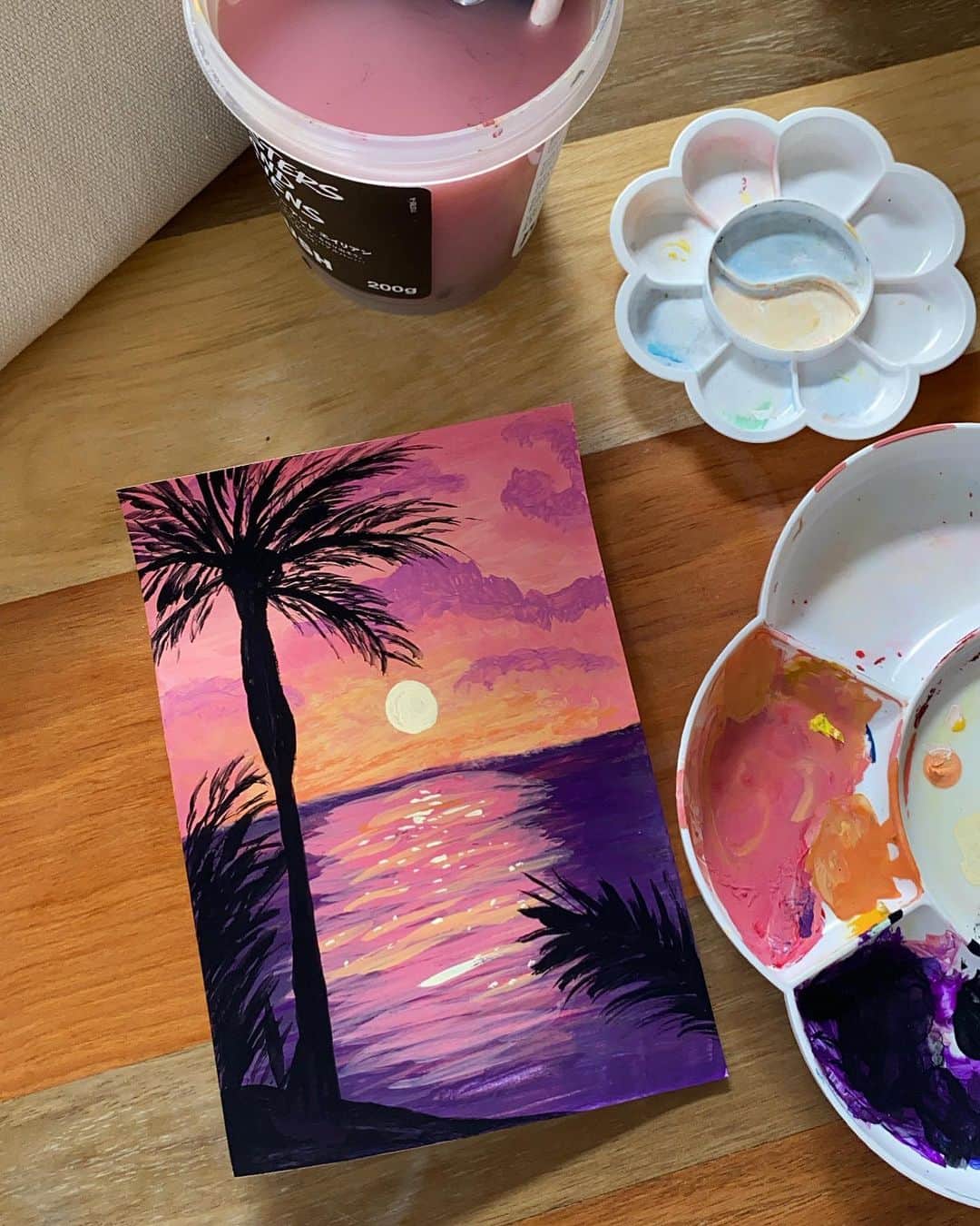 菜々香のインスタグラム：「🎨 久しぶりのart time  海に行きたいな〜行きたいなぁ〜と 毎日思っているわたしです。 笑　🏝 #art#ocean#sunset」