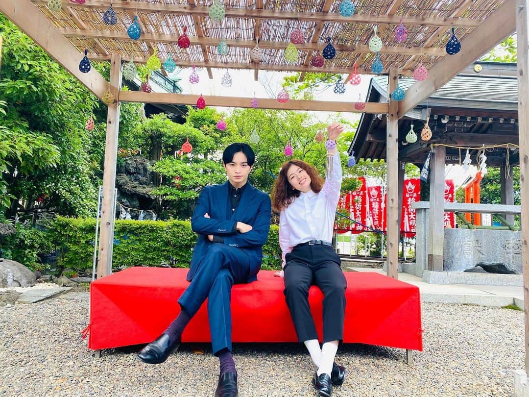 のインスタグラム：「ロケハン記録  出張に来れなかった里中が まとめたロケハン場所でした。  この神社では ハイドレンジアの御朱印をいただきました。  何かのご縁ですね。  #彼女はキレイだった #今夜9時 #木更津八剱神社」