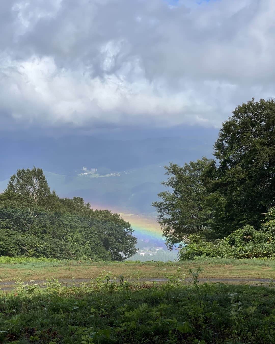 板尾創路さんのインスタグラム写真 - (板尾創路Instagram)「虹を下に見たのは 初めて！」8月10日 16時52分 - itaoitsuj