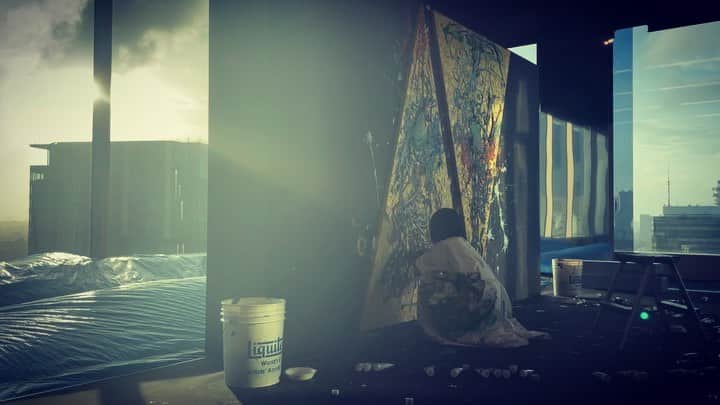 小松美羽のインスタグラム：「EARTHSHOT🌏  8/11のDGカンファレンスの序章に 円と共存する二等辺三角形を描き 当日に「目」を入れて魂が入り完成となります🙏  NEXT MANDALA〜魂の故郷とは、、、  ncc.garage.co.jp #earthshot #mandara #art」