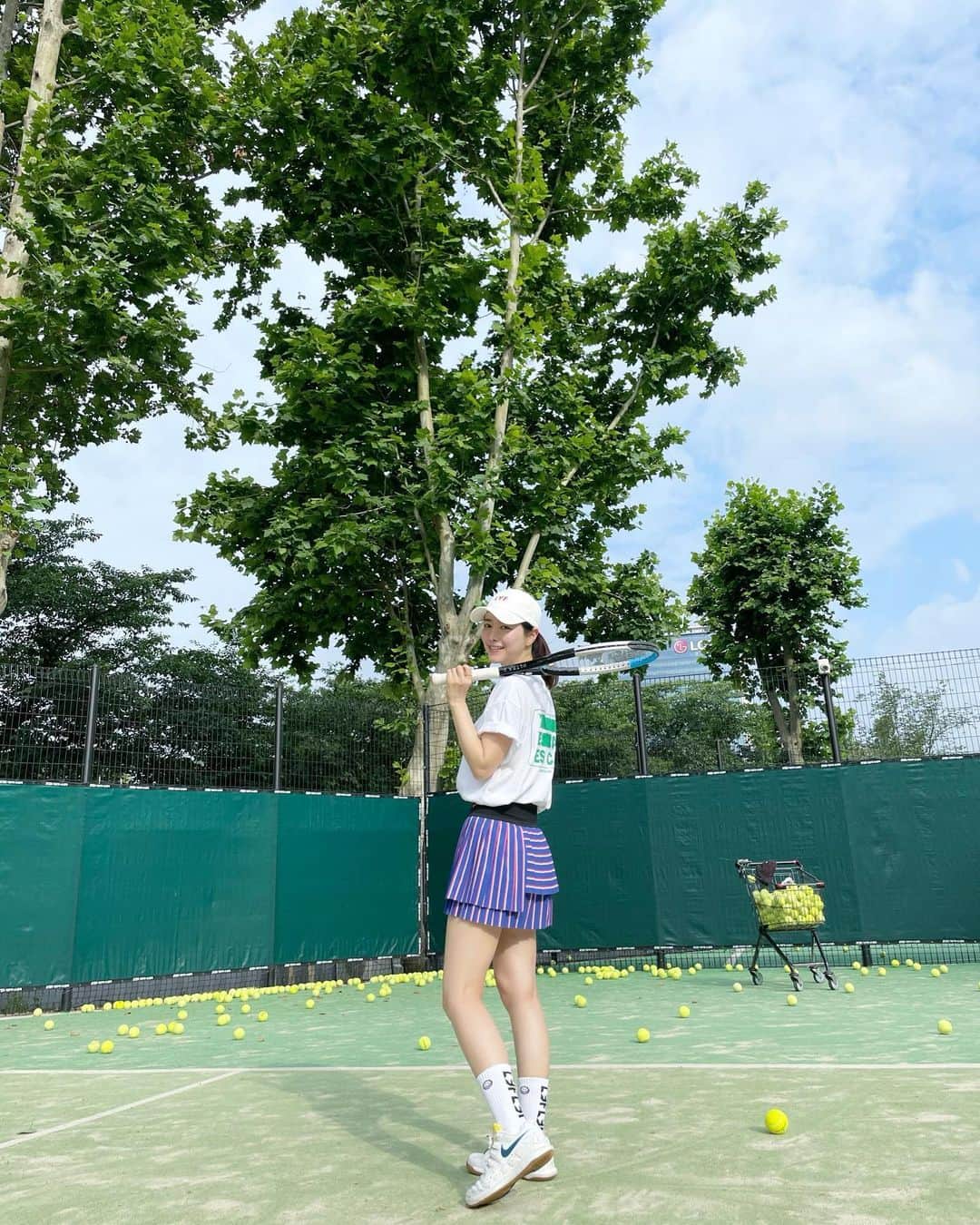 ホン・スアさんのインスタグラム写真 - (ホン・スアInstagram)「솔이의 선물🥳 #tennis  #tenniswear  👚🧦🎾🧢💕 @lyf__official」8月10日 17時31分 - sooah.hong