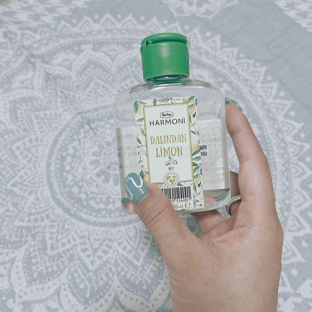 sarimaru(国木田さりまる)のインスタグラム：「🇮🇳のレモンオイルのアルコール🍋🌿」