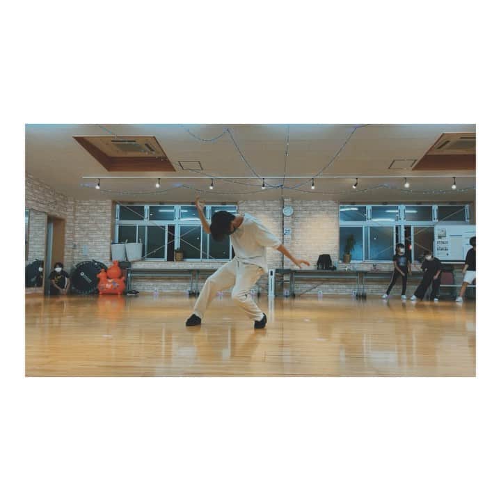 木下流声のインスタグラム：「. 🎧iri / SUMMER END . . とても好きな曲 . . 後ろの3人かわいい。笑 . .  #iri #SUMMEREND #dance #choreo」