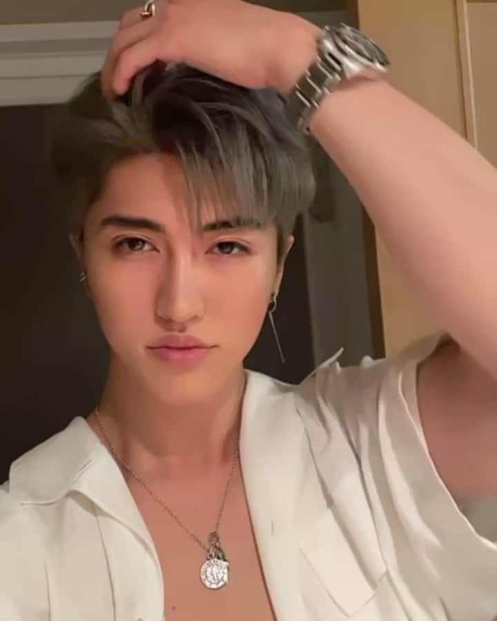 原田デイビッドのインスタグラム：「明日髪の毛きるのとカラーするけど何色がいいかな？  Gonna change my hair color what do you think? 🤔  カット&カラー @taisei.matsui   #asianhair #clean #asian #asianboy #asianmodel  #fresh #髪の毛 #メンズへア #배우 #외국인배우 #흑인배우 #모델 #외국인모델 #흑인모델 #dancer #ulzzang #fashion #melanin #malemodel #model #photoshoot #모델 #모델잉 #흑인  #룩북 #피팅모델 #서을 #오오티디  #개스팅」