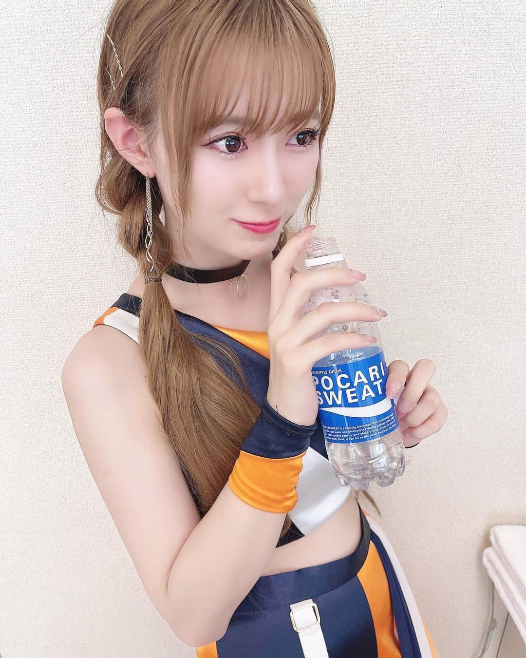 生田衣梨奈さんのインスタグラム写真 - (生田衣梨奈Instagram)「ステージドリンクはいつも ポカリスエットを飲んでいまーす！！ ⁡ 日常生活でもポカリスエットを飲みがち笑笑 ⁡ ⁡ #morningmusume21 #モーニング娘21 #helloproject  #顔面国宝 #えりぽんかわいい #アイドル 存在が #インスタ映え #かわいい #Love #beauty #followme #makeup #Instagram #生田衣梨奈のVSスポーツ #메이크업 #얼스타그램 #ig_Japan #ポカリスエット #福岡  #ポカリ #White #long #ELEYVSGOLF #ゴルフ女子 #いいね #生田衣梨奈 #l4l #골프 #SELFIE #셀카」8月10日 21時42分 - erina_ikuta.official