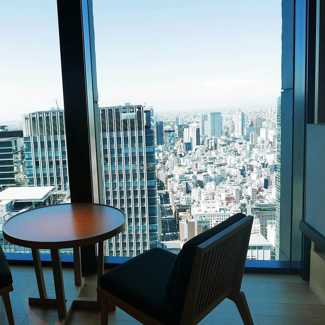 清水愛美さんのインスタグラム写真 - (清水愛美Instagram)「🏙 * * 大きい窓って素敵💓 * #アマン東京  #ホテル巡り #tokyo  #スイートルーム」8月10日 23時15分 - manami_s0902