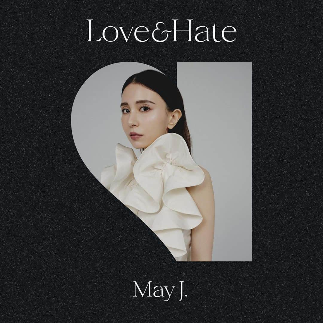 May J.さんのインスタグラム写真 - (May J.Instagram)「新曲"Love & Hate"が配信スタートしました🖤🤍🖤🤍🖤🤍  昨年、世界中に広がった"Black Lives Matter運動"。奴隷解放宣言から150年以上経った今でも繰り返されるヘイトクライムに対して”It’s enough”という思いを込めてこの曲を作りました。  私は高校生の時にアメリカンスクールに通っていて、様々な人種や文化に触れる機会が多かったですし、私自身も日本とイランのハーフなので、人種差別は常に身近なところにありました。  人種間に限らず、 "愛"と"憎しみ"を繰り返すような関係性は私たちの身近な所にも存在していると思います。 当事者だけではなく、この現状を疑問に思った一人一人が声を上げていかなくては歴史は変えられない。 協調性や同調性を持つことが美徳だと教えられてきた私たち日本人ではありますが、自ら声を上げる勇気が少しずつ芽生えていくことを願って作りました。 是非聴いてください！  #LoveAndHate #BLM #BlackLivesMatter  Artwork:semimarrow @semimarrow Photography:Masaya Tanaka (TRON management)@masayatanaka1212 Hair/Make-up:Megumi Kuji(LUCK HAIR) @megumikuji_luckhair Styling:Ai Suganuma (TRON management)@aisuganuma」8月11日 0時08分 - mayjamileh