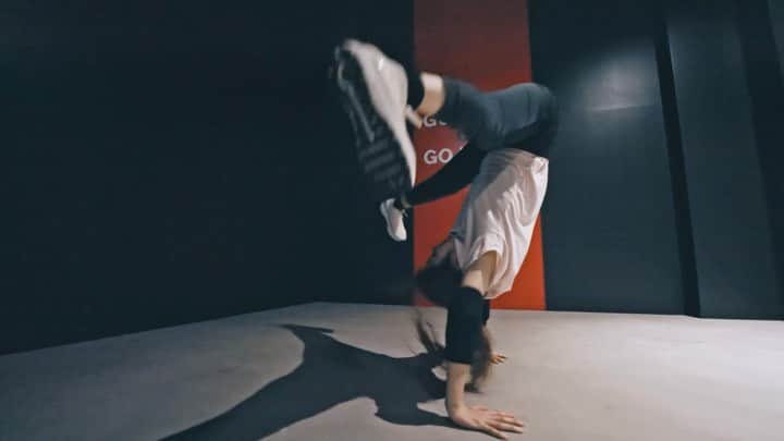 のインスタグラム：「. GO HARD OR GO HOME🏋️‍♀️ . in UNDER ARMOUR!! @underarmourjp  . . #bboy #bgirl #breakdance  #breakin #kose8rocks  #underarmour  #ブレイクダンス #アンダーアーマー」