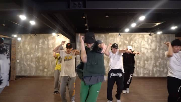 Kasperのインスタグラム：「VeriVery - Trigger  Kasper choreo (demo)  📸 @tkay0621   @kasper0524 @xion0118 @yumekitakenaka_ @rootspace_ @_sungchan_1019 @jihoonkim_assall @___12.27___」