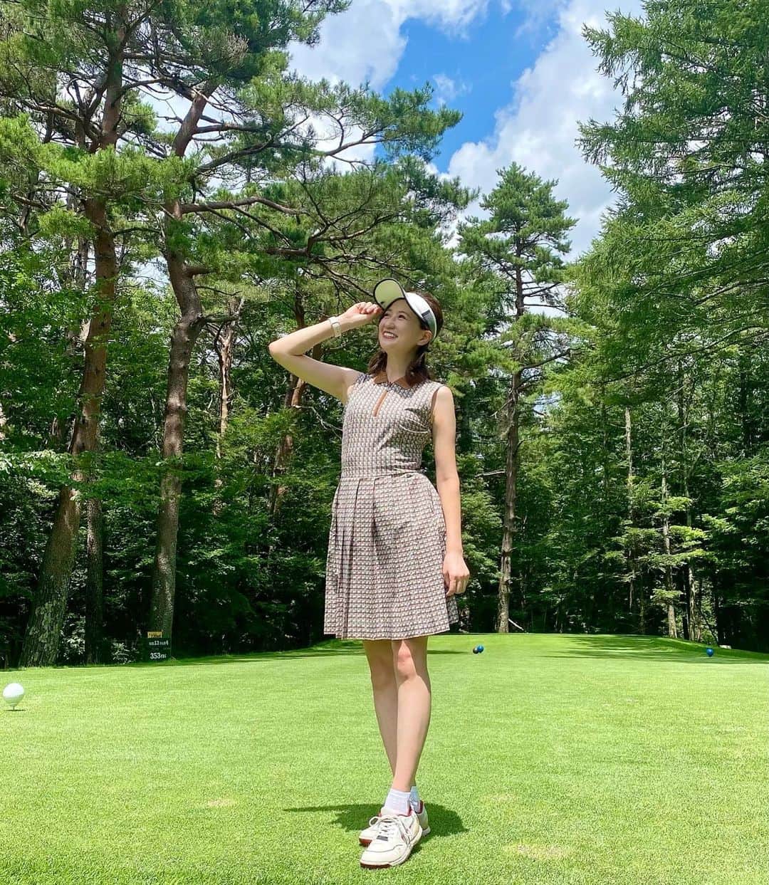 ガランダサーのインスタグラム：「⁡ ゴルフウェア大好き芸人🐣👒 〜とある日のGolf Fashion〜 ⁡ ❤︎バイザー @lanvin_sport_official  ⁡ ❤︎ワンピース @torysport」